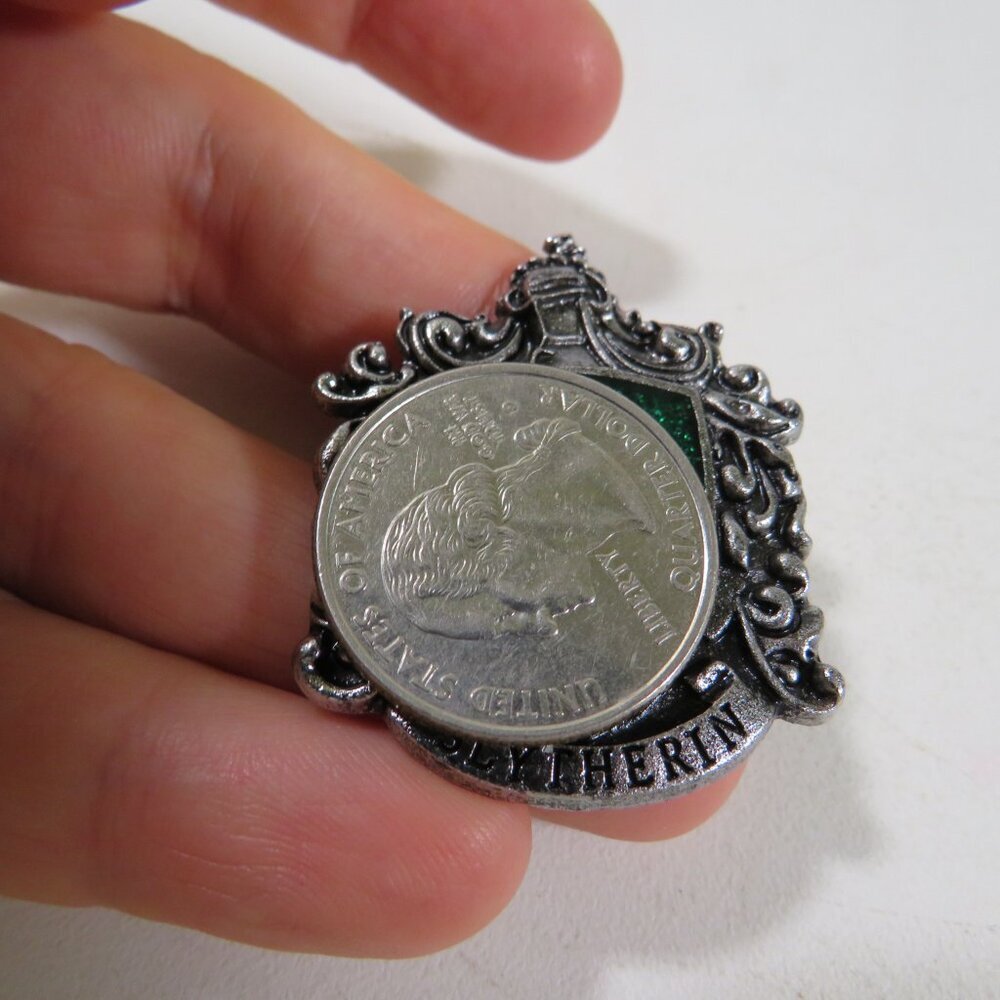 Harry Potter Metal Lapel Pin GREEN from Universal Orlando - Picture 2 of 6